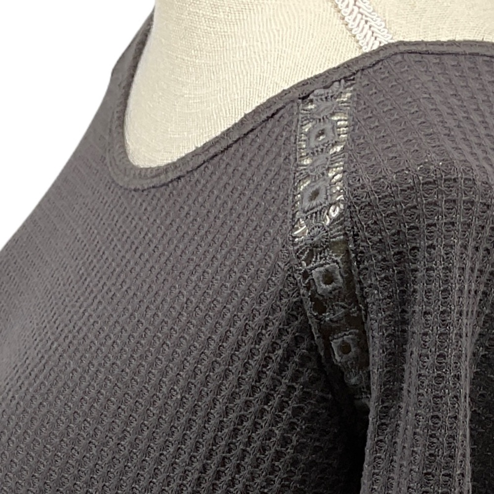 Lucky Brand Thermal Back Overlay Shirt/ Top Size‎ XS Taupe Gray Crochet Knit Top - Picture 3 of 5